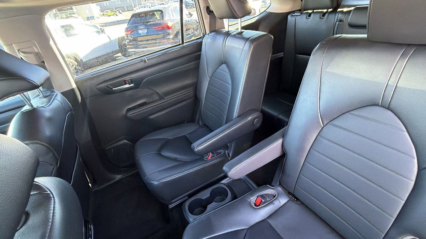 Used 2023 Toyota Highlander XLE image 15