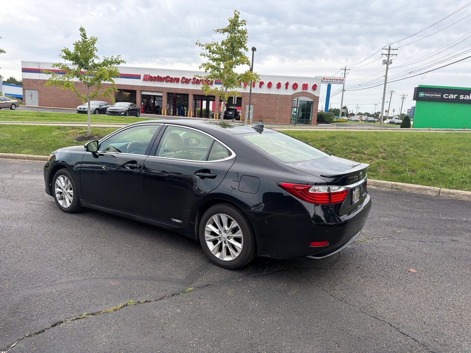 Used 2015 Lexus ES 300h w/ Navigation System Package FWD image 14