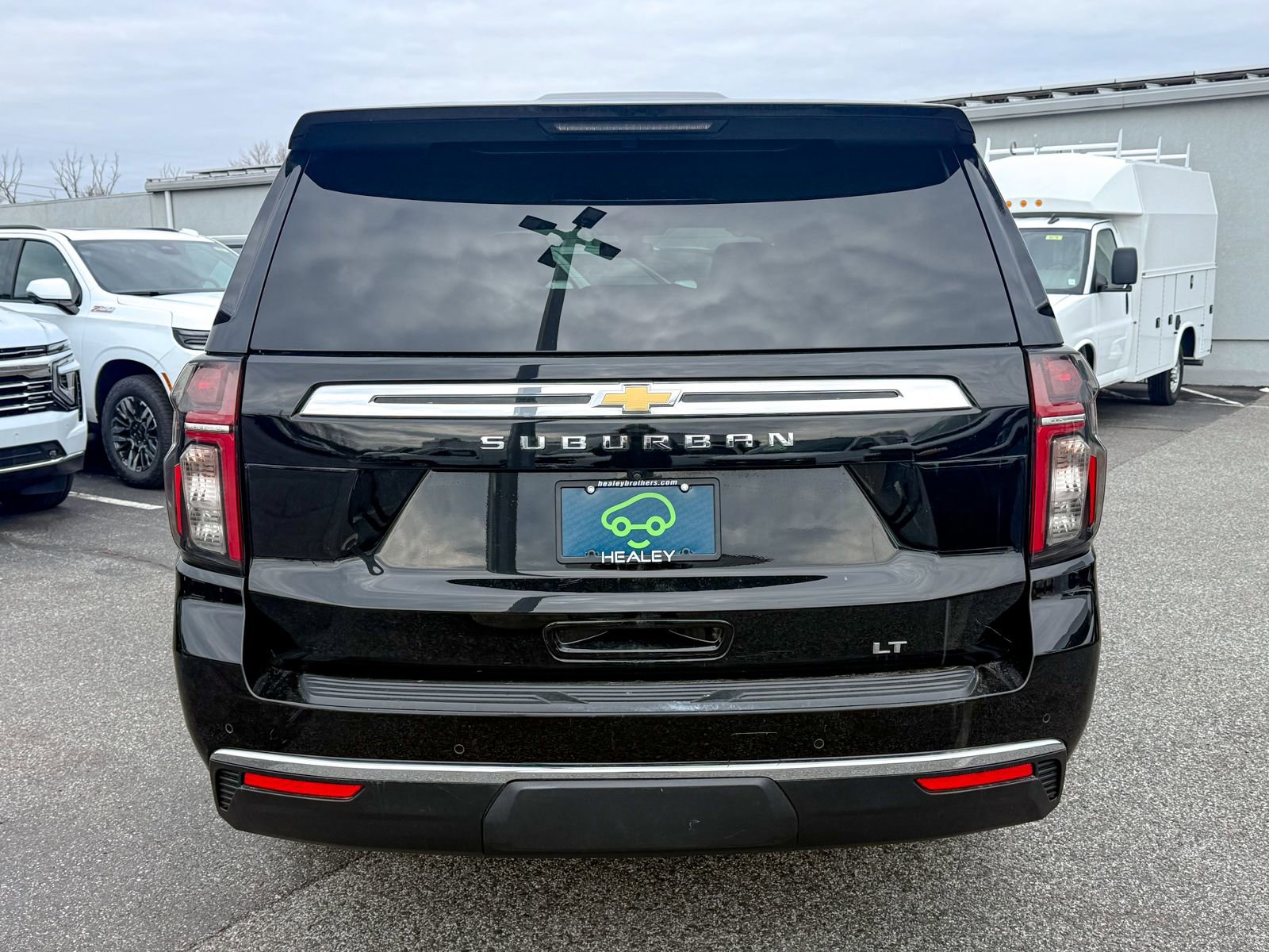 Certified 2022 Chevrolet Suburban LT w/ Luxury Package image 6