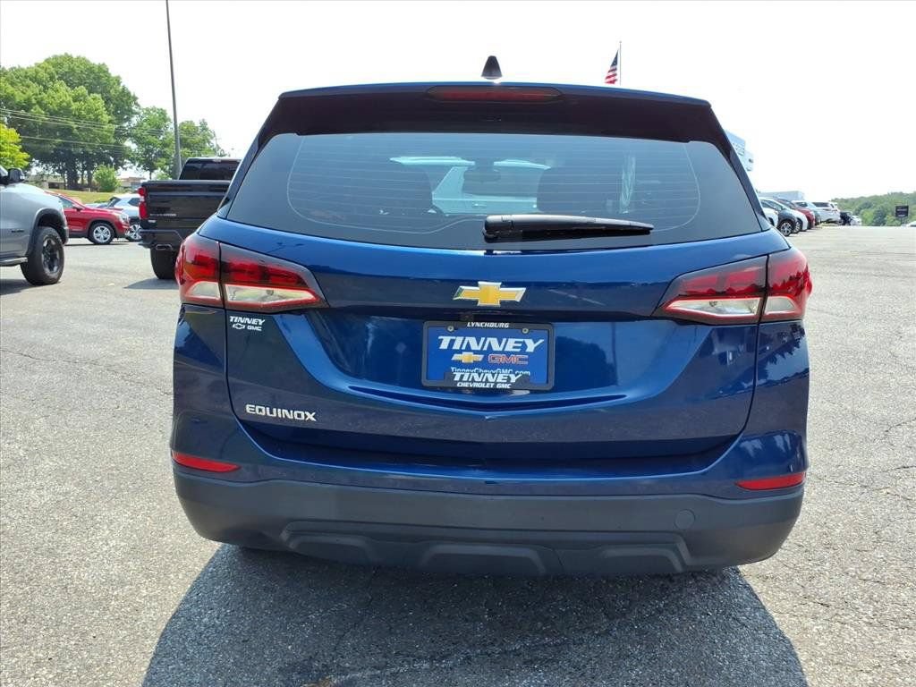 Used 2022 Chevrolet Equinox LS w/ LPO, Floor Liner Package FWD image 4