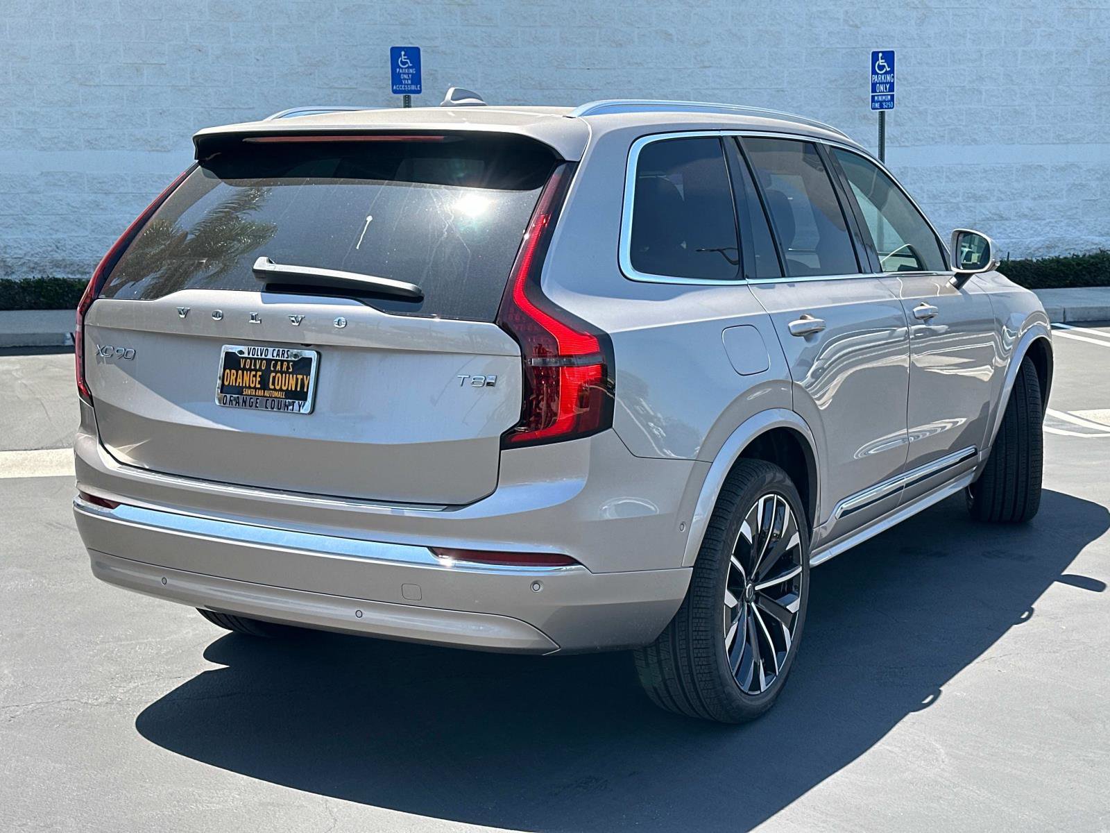 New 2026 Volvo XC90 T8 Plus image 4