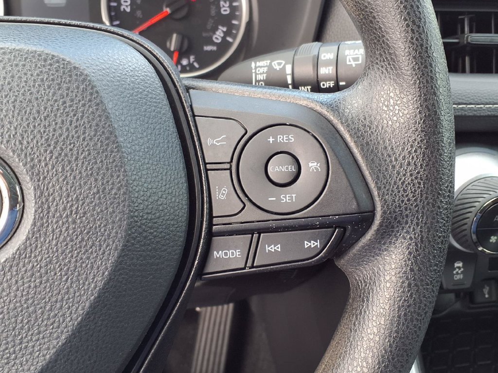 Used 2022 Toyota RAV4 XLE FWD image 32