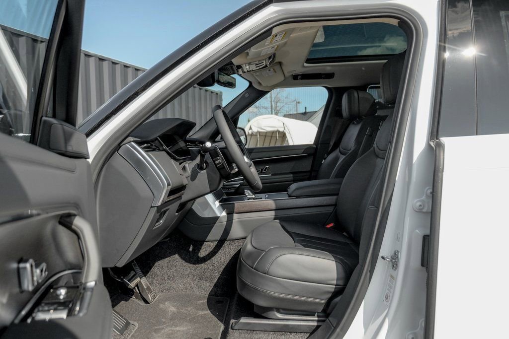 New 2025 Land Rover Range Rover SE image 9
