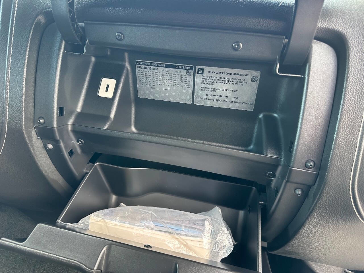 Used 2017 GMC Sierra 1500 SLT w/ SLT Premium Package image 31