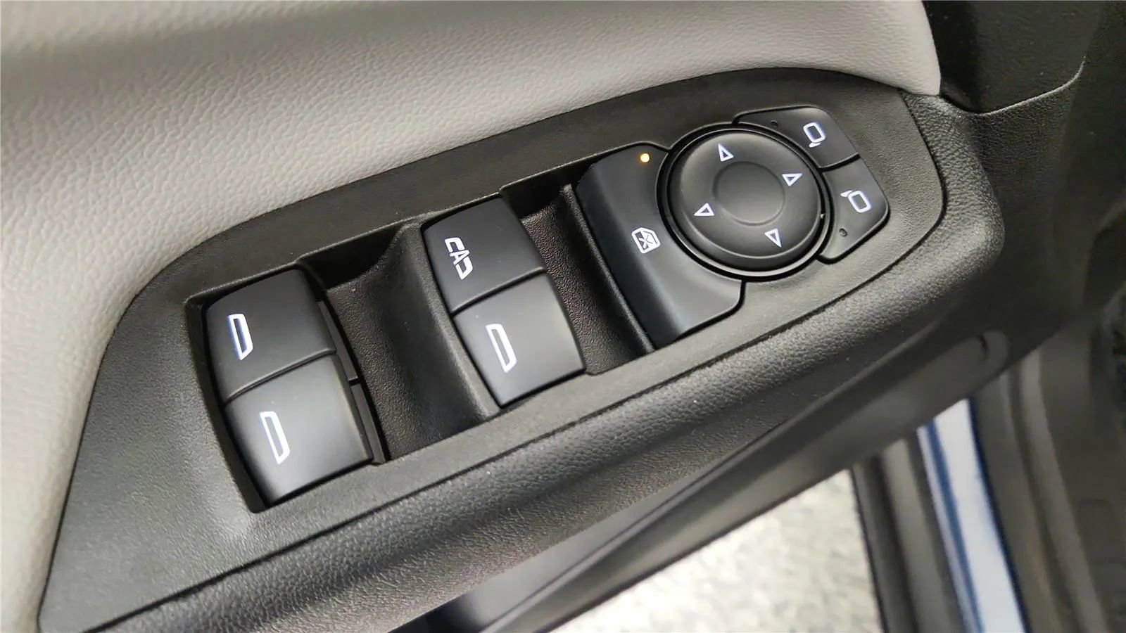 Used 2024 Chevrolet Equinox LS w/ LS Convenience Package image 31