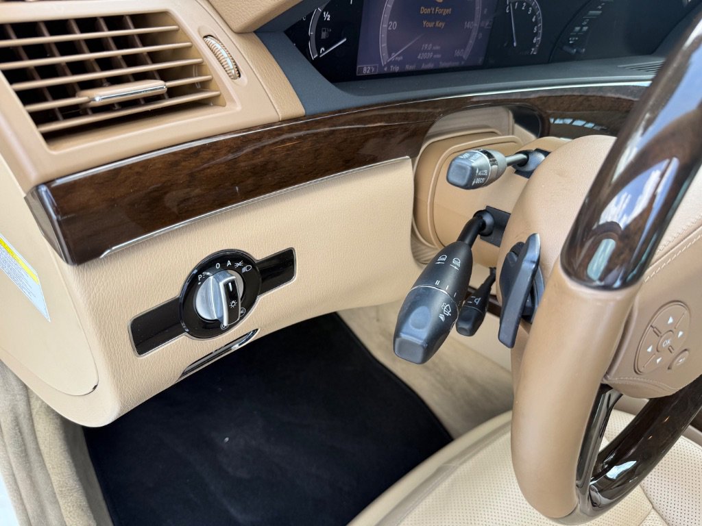 Used 2011 Mercedes-Benz S 400 w/ Sport Pkg image 22