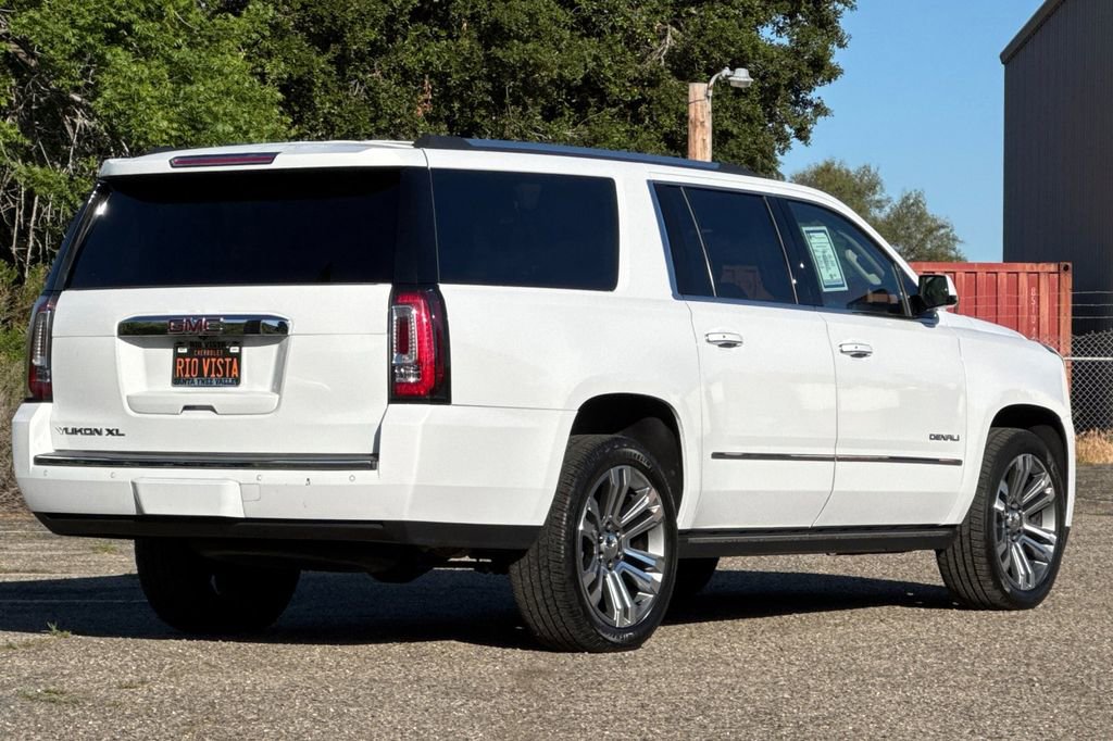 Used 2020 GMC Yukon XL Denali w/ Denali Premium Package AWD/4WD image 4
