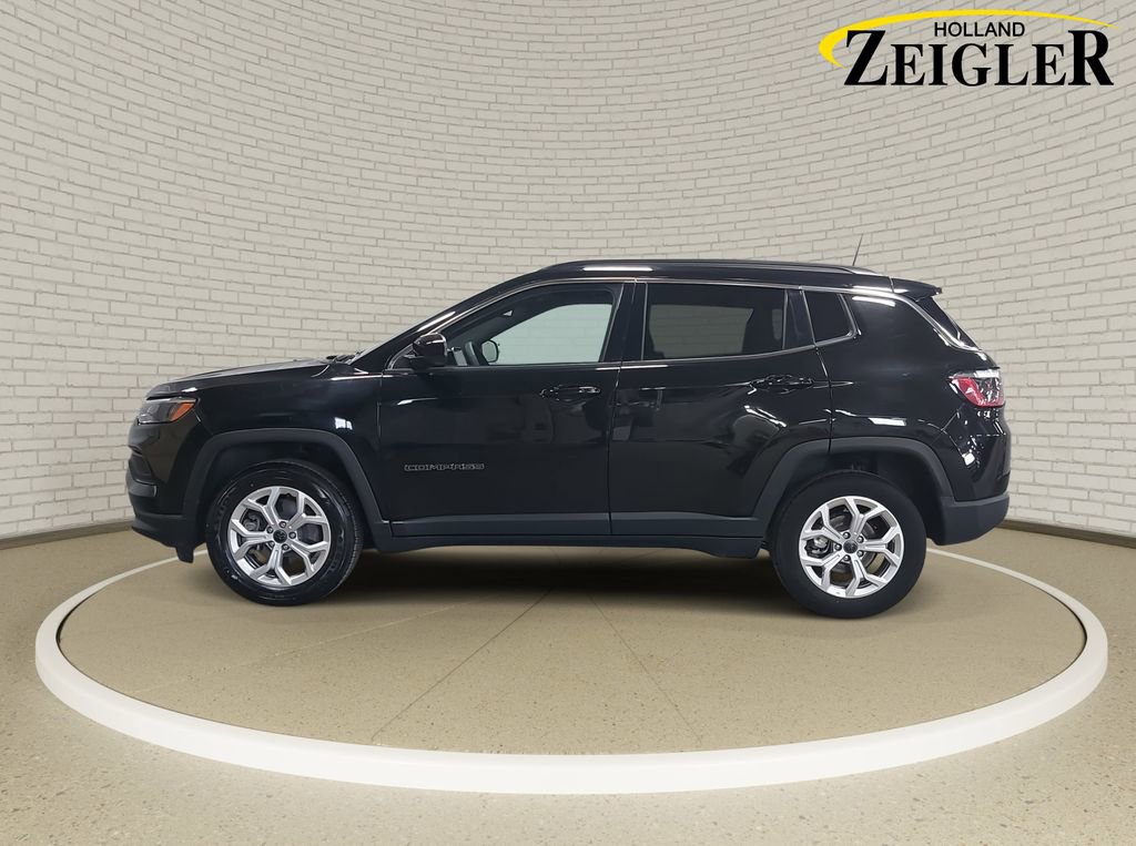 Used 2025 Jeep Compass Latitude AWD/4WD image 8