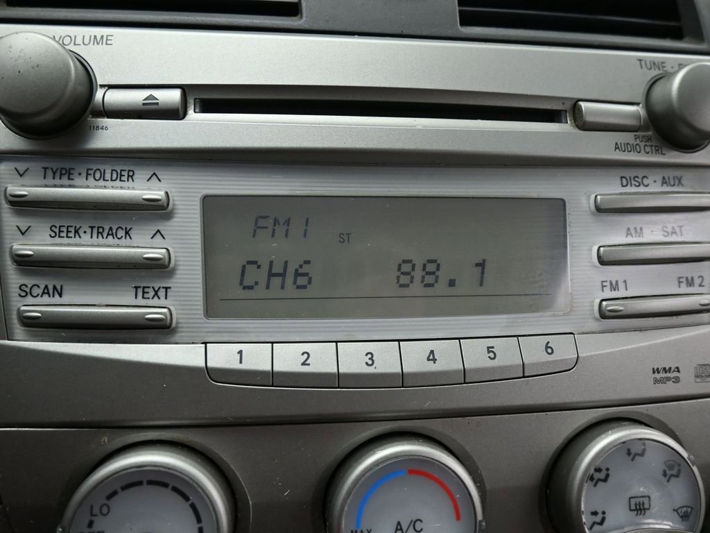 Used 2011 Toyota Camry LE image 34