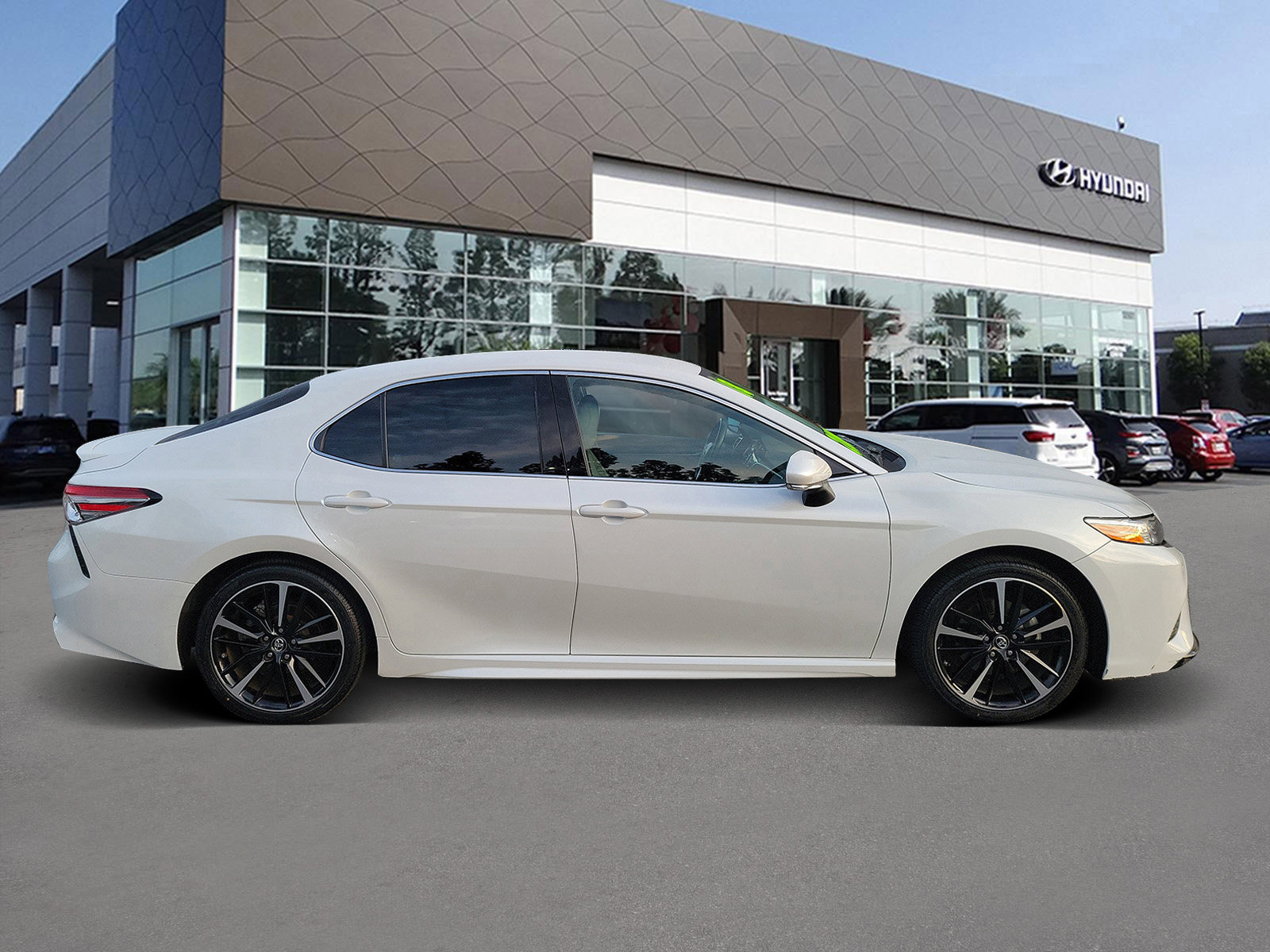 Used 2018 Toyota Camry XSE image 4