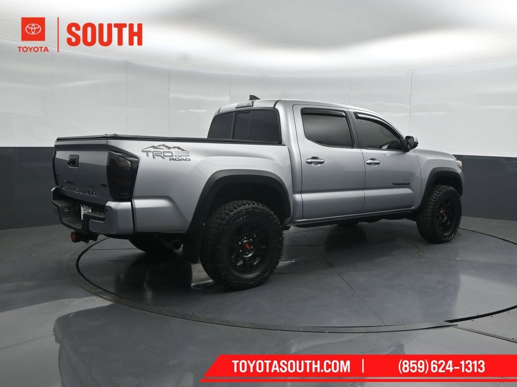 Used 2016 Toyota Tacoma TRD Off-Road AWD/4WD image 2