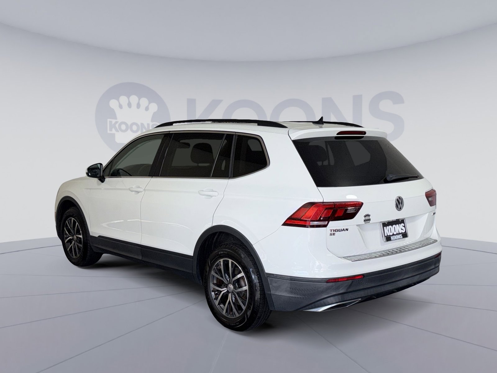 Used 2019 Volkswagen Tiguan SE w/ Panoramic Sunroof Package image 4