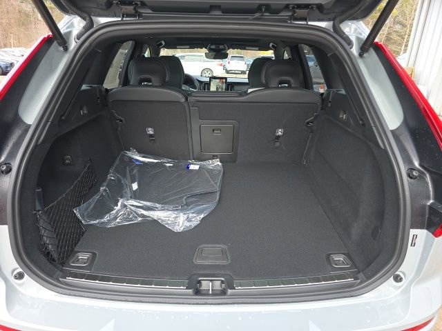 New 2026 Volvo XC60 B5 Ultra w/ Climate Package image 17