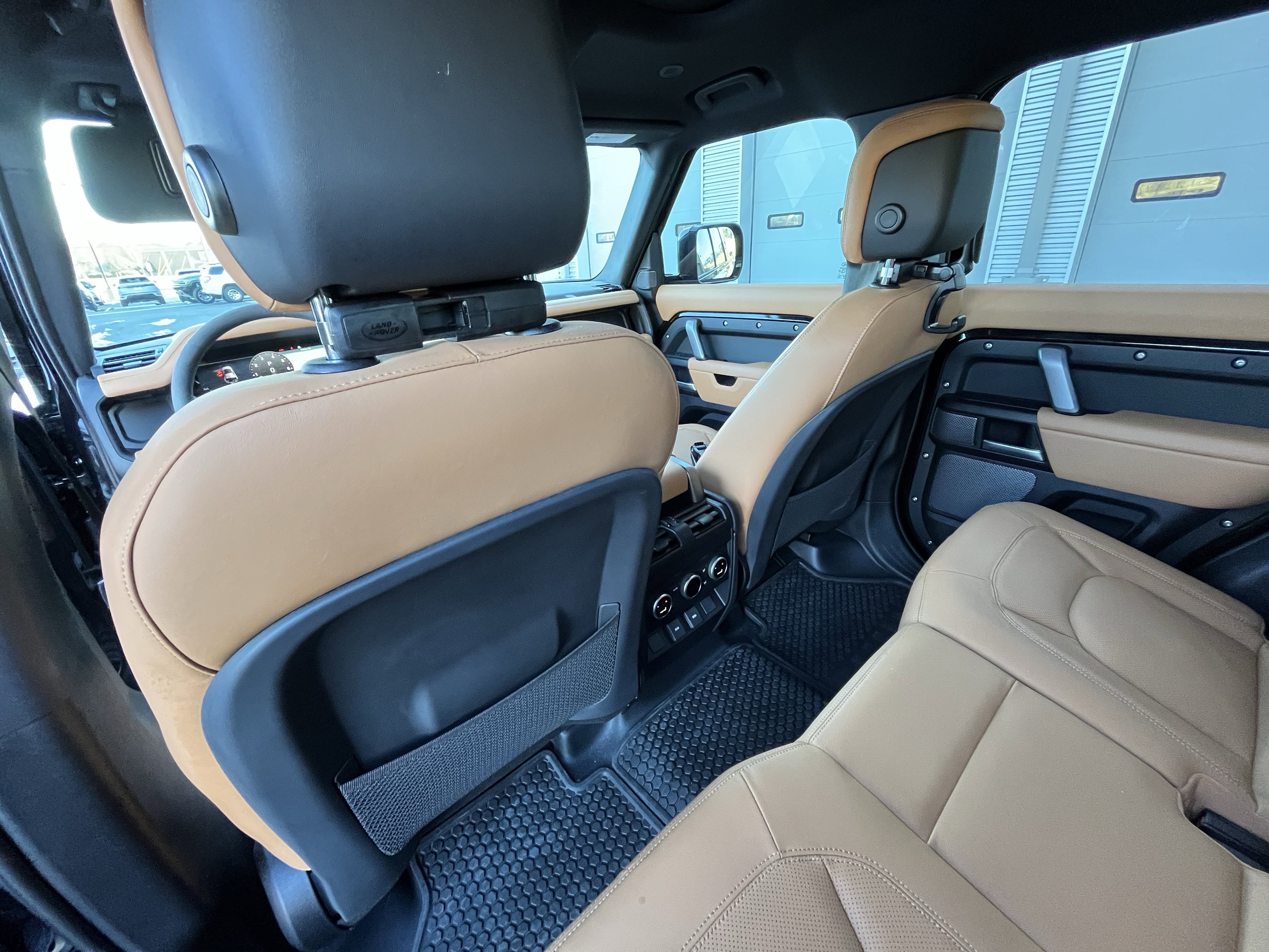 Used 2024 Land Rover Defender 110 V8 image 29