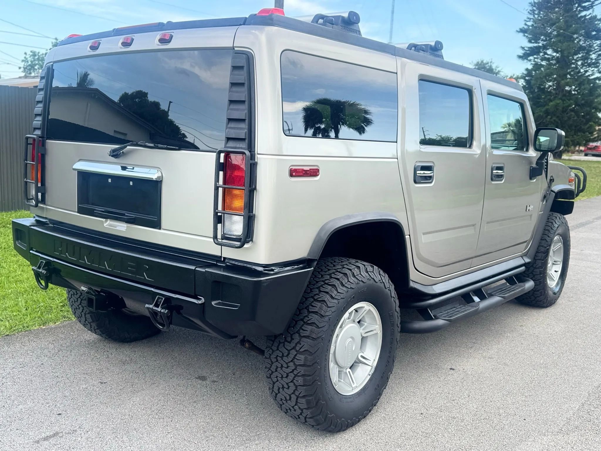 Used 2003 HUMMER H2 w/ Preferred Equipment Group image 10
