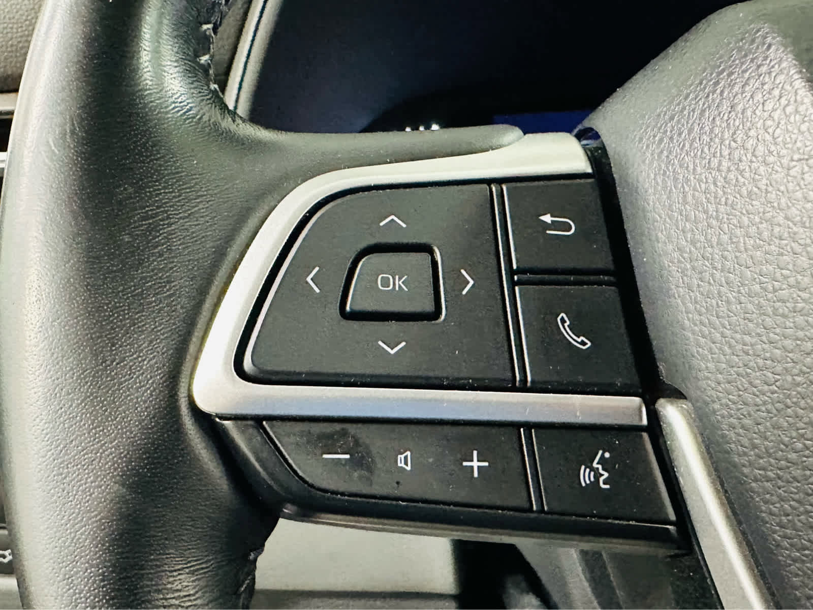 Certified 2023 Toyota Highlander LE image 13