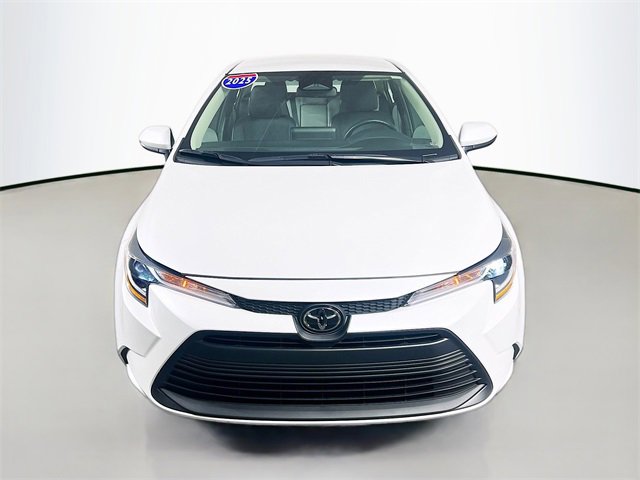 Used 2025 Toyota Corolla LE image 2