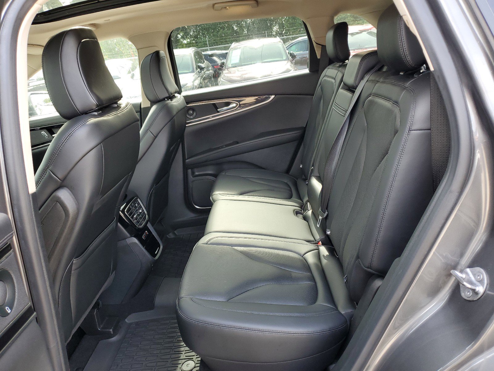 Used 2023 Lincoln Nautilus Reserve w/ Monochromatic Package image 10