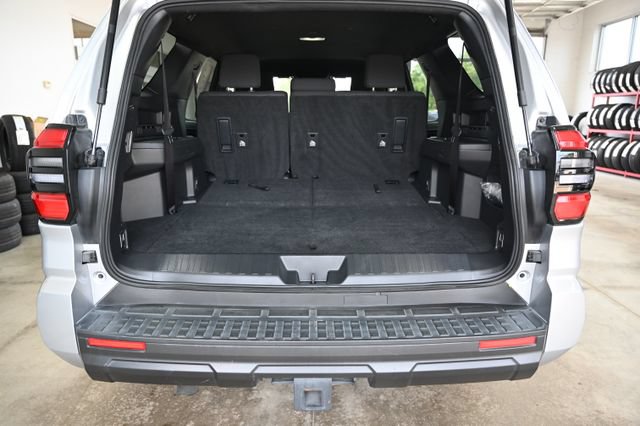 Used 2025 Toyota 4Runner SR5 AWD/4WD image 29