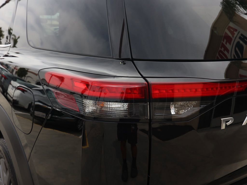 Used 2025 Nissan Pathfinder S w/ Cargo Package image 7