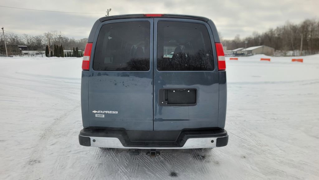 Used 2019 Chevrolet Express 2500 Extended image 10