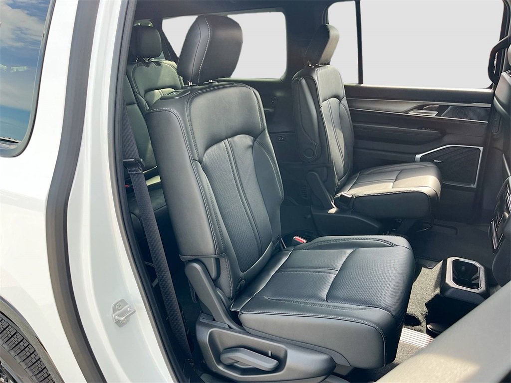 New 2025 Jeep Wagoneer L Series II w/ Premium Group I image 45