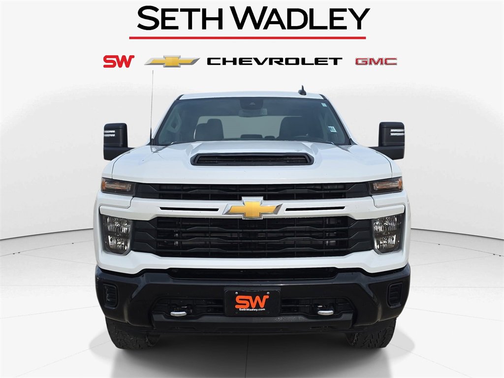 Used 2024 Chevrolet Silverado 2500 Custom w/ Custom Value Package image 2