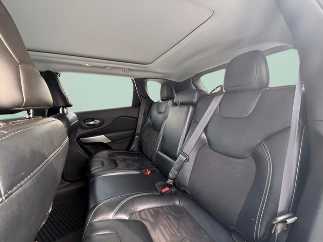 Used 2022 Jeep Cherokee Latitude w/ Sun & Sound Group image 21