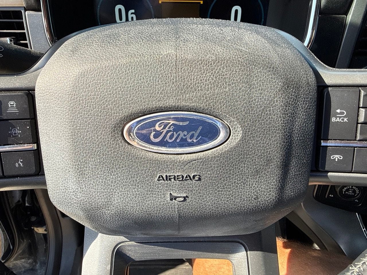 Used 2022 Ford F150 Lariat w/ FX4 Off-Road Package AWD/4WD image 27