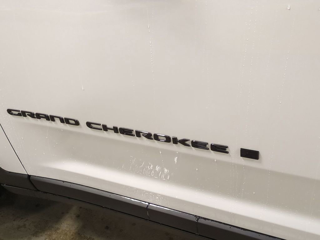 New 2025 Jeep Grand Cherokee Limited w/ Trailer Tow Package image 12