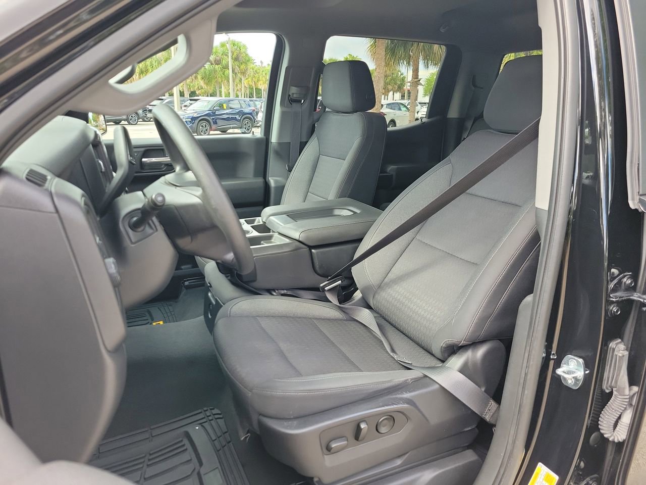 Used 2023 Chevrolet Silverado 1500 Custom image 16