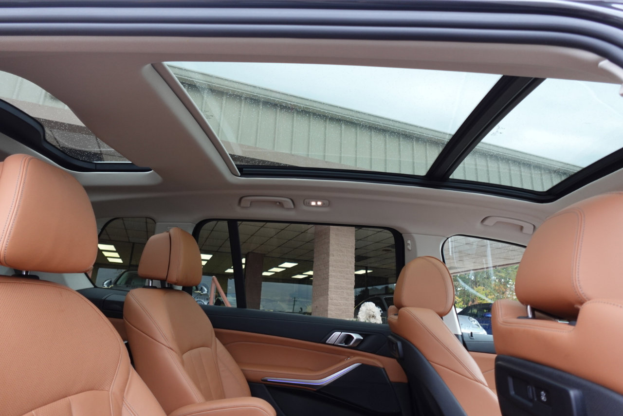 Used 2022 BMW X7 xDrive40i w/ Parking Assistance Package image 15