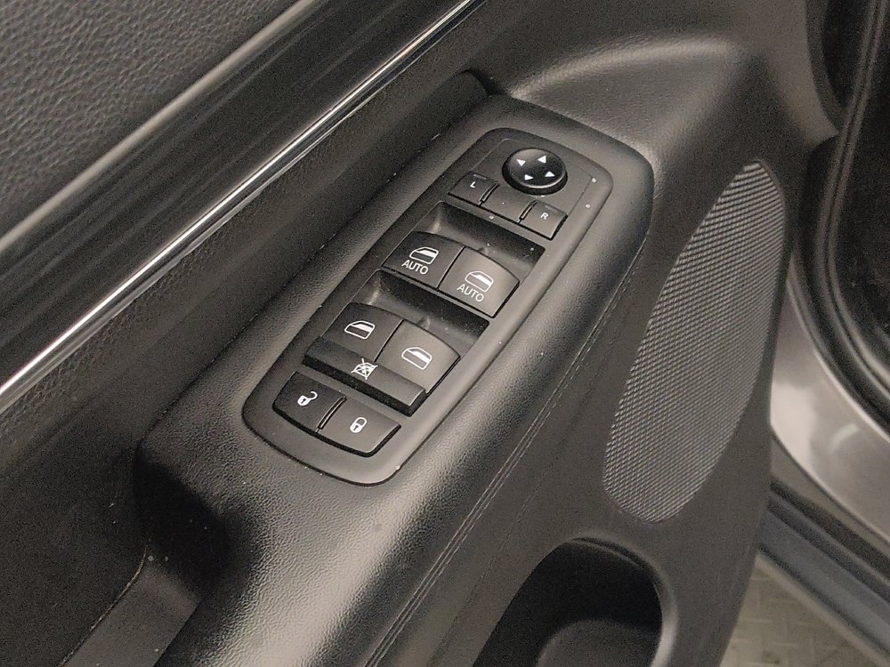 Used 2021 Jeep Grand Cherokee Limited w/ Premium Lighting Group AWD/4WD image 27