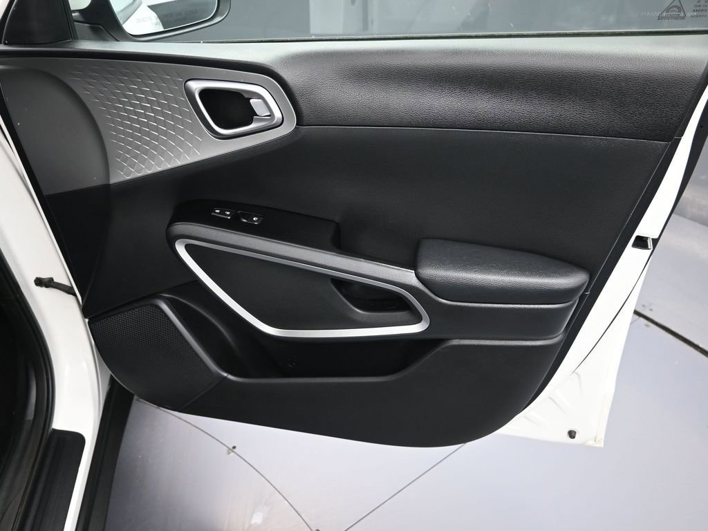 Used 2023 Kia Soul LX w/ LX Technology Package image 33