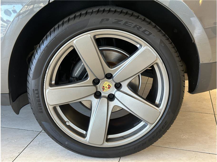 Used 2018 Porsche Macan Sport Edition image 9