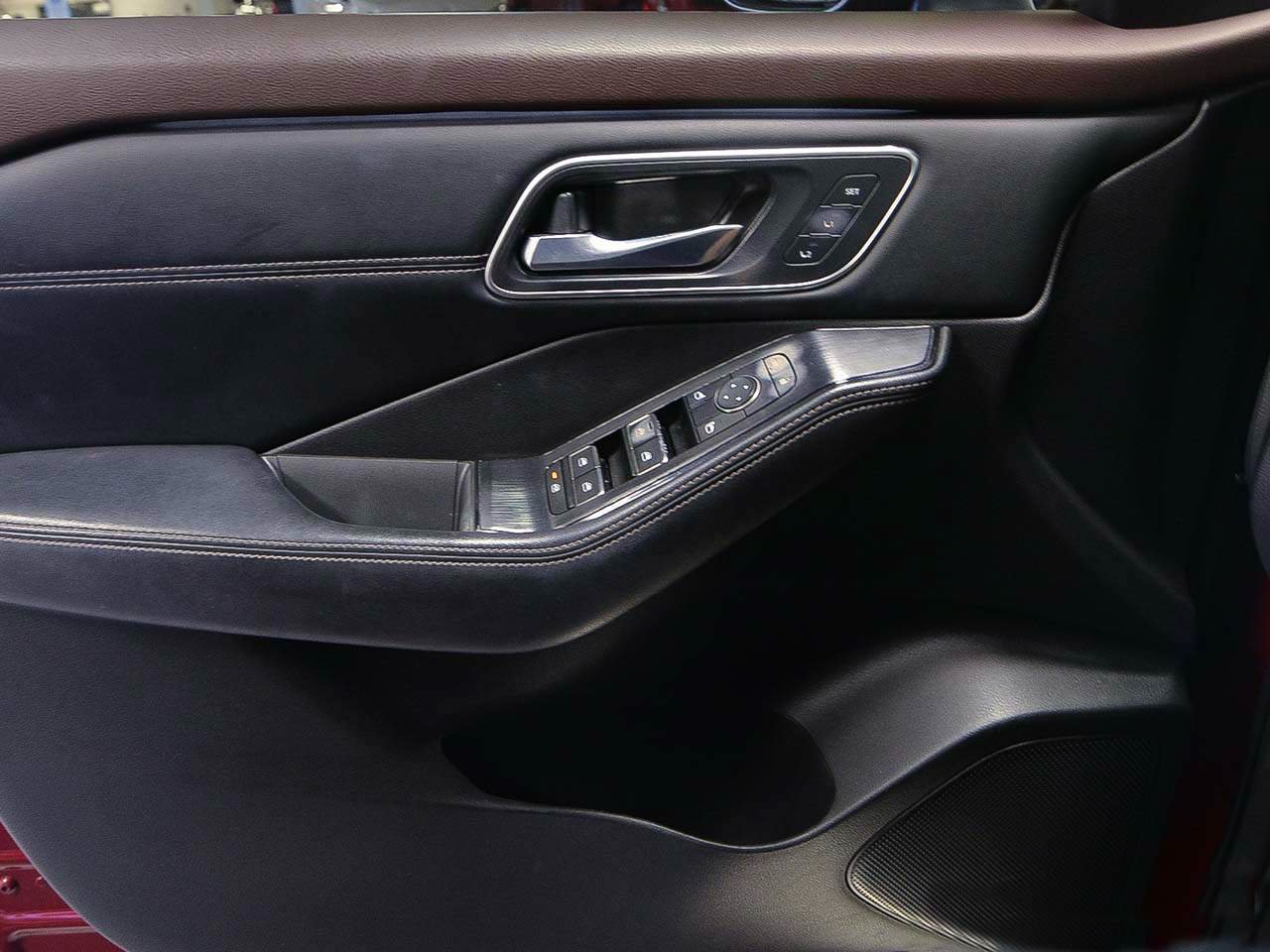 Used 2022 Nissan Rogue Platinum w/ Head-Up Display Package FWD image 6