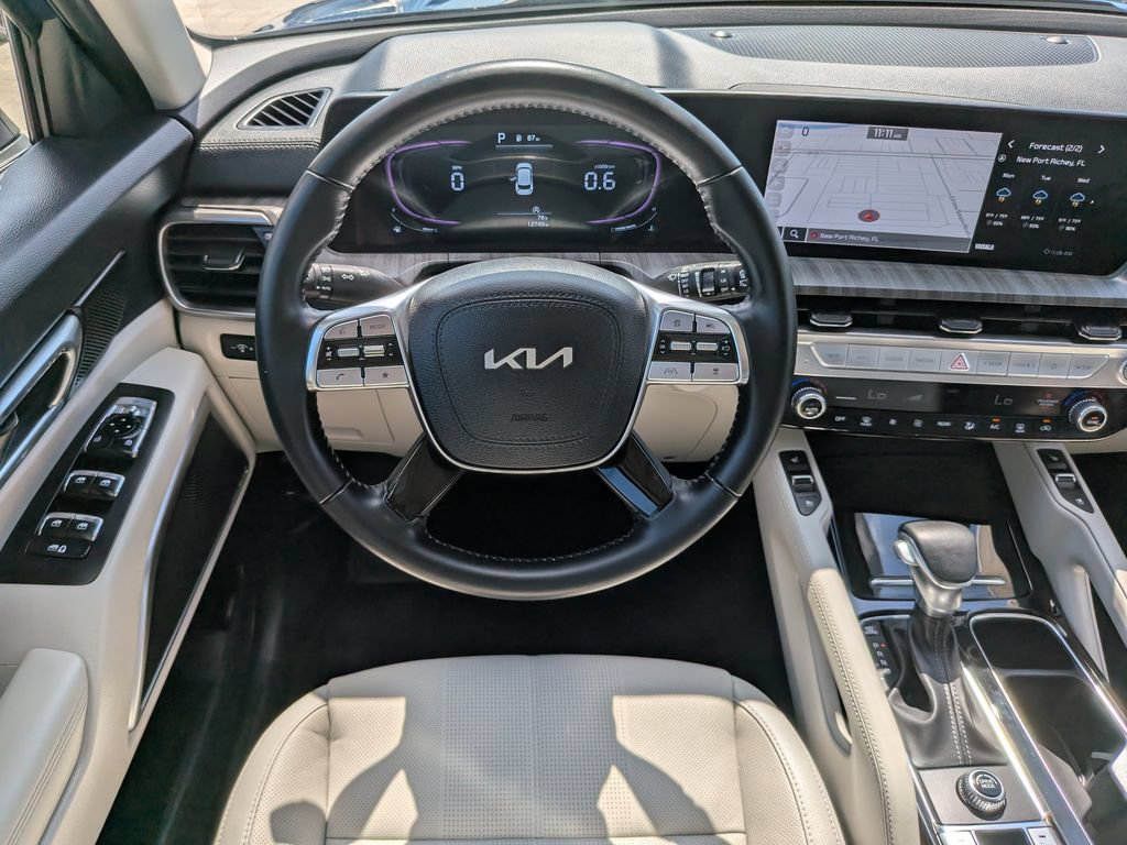 Certified 2024 Kia Telluride EX w/ EX Captain's Chair Package FWD image 16