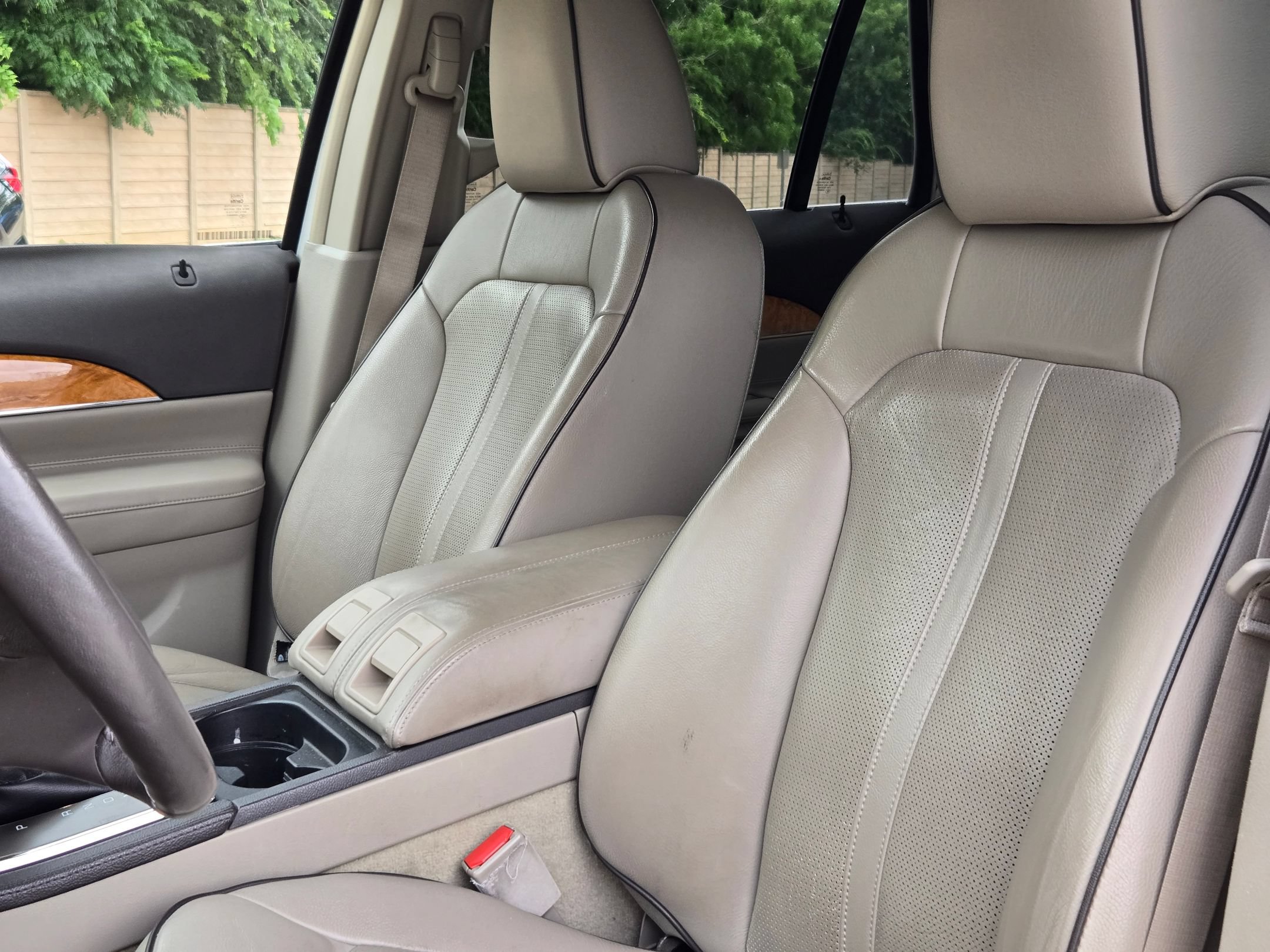 Used 2012 Lincoln MKX FWD image 13