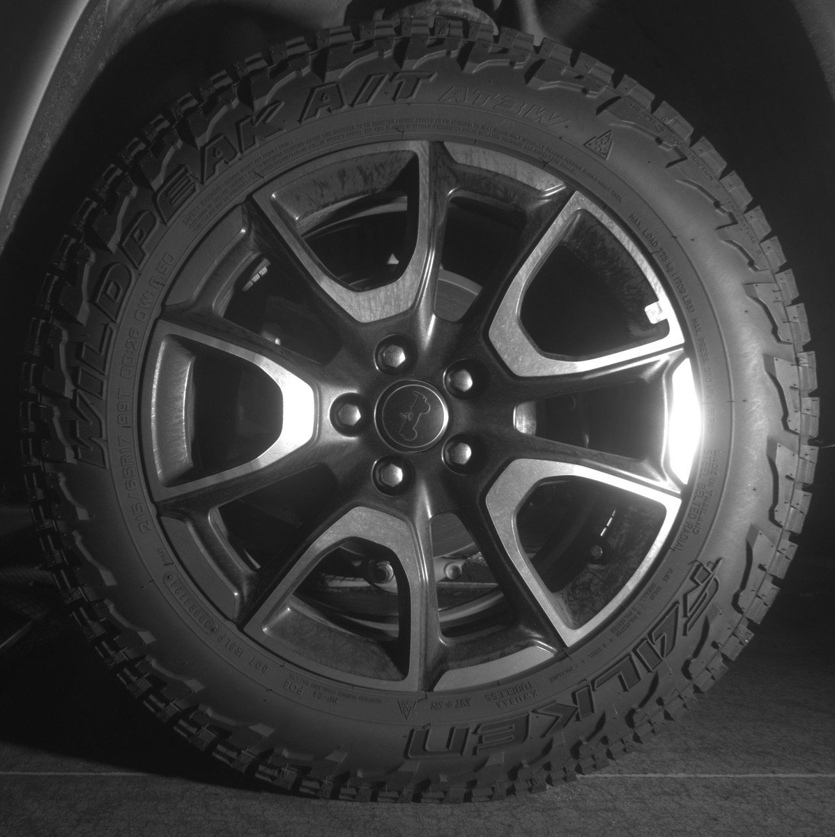 Used 2025 Jeep Compass Trailhawk AWD/4WD image 14