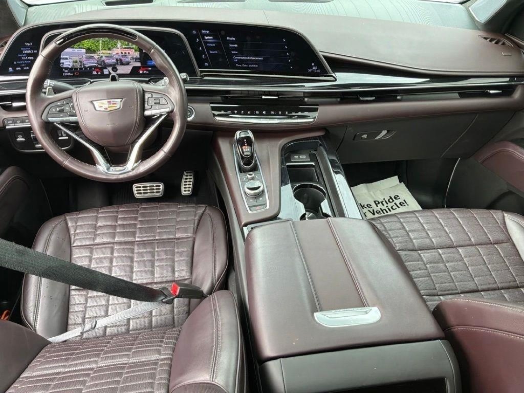 Used 2024 Cadillac Escalade ESV V w/ LPO, ONYX Package AWD/4WD image 10