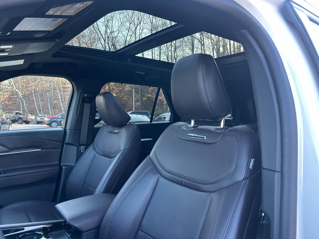 Used 2025 Ford Explorer Platinum image 26