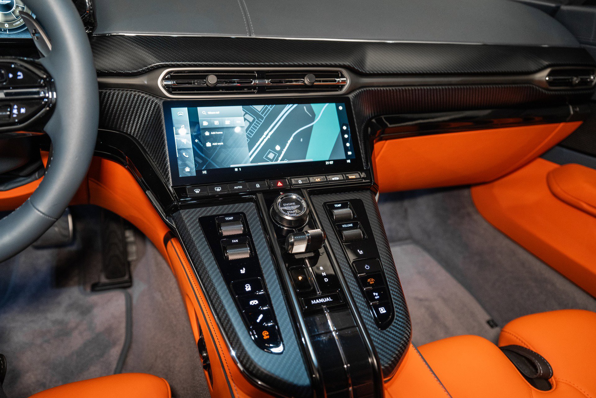 Used 2025 Aston Martin V8 Vantage Coupe image 21