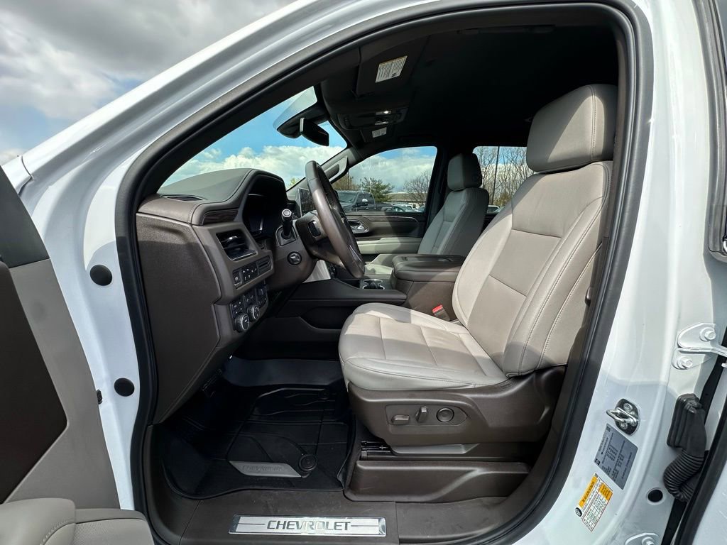 Used 2022 Chevrolet Tahoe LT w/ Luxury Package image 2