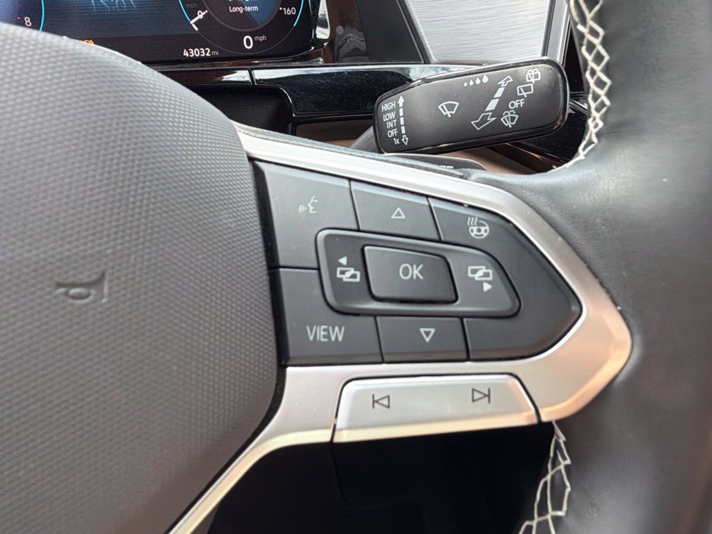 Used 2024 Volkswagen Atlas Cross Sport SE FWD image 32