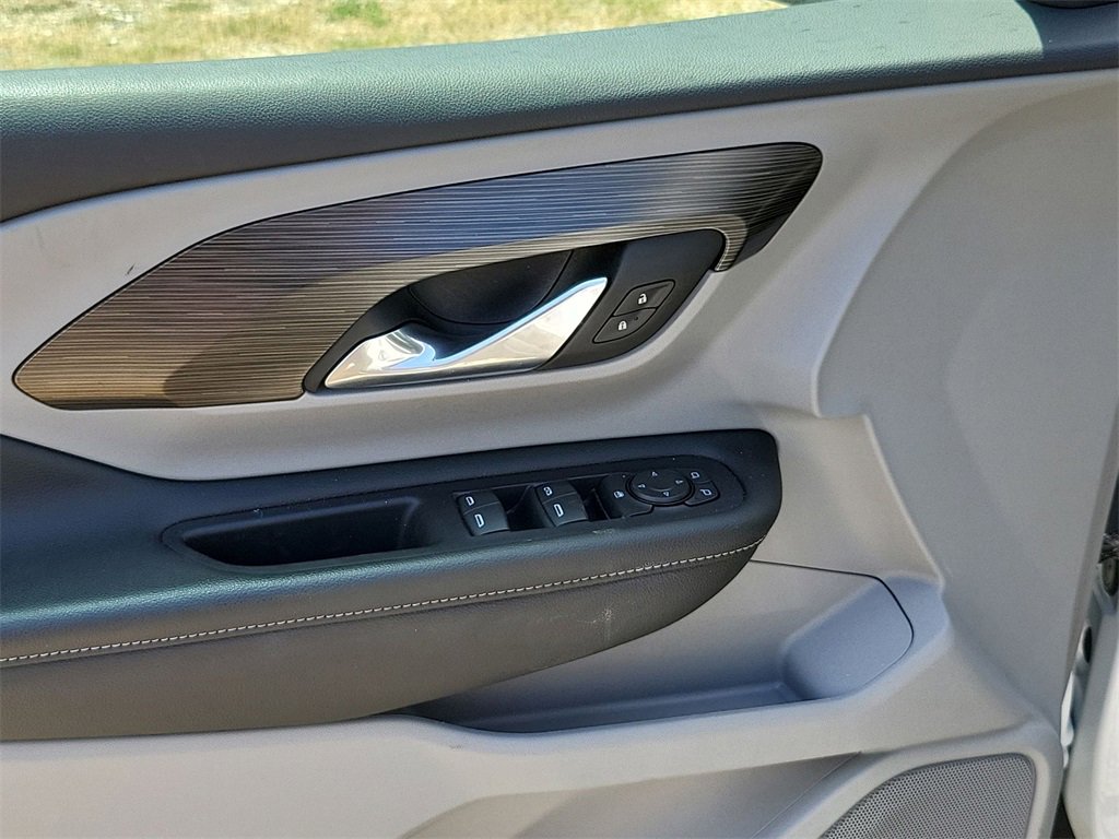 Used 2024 GMC Terrain SLE image 15