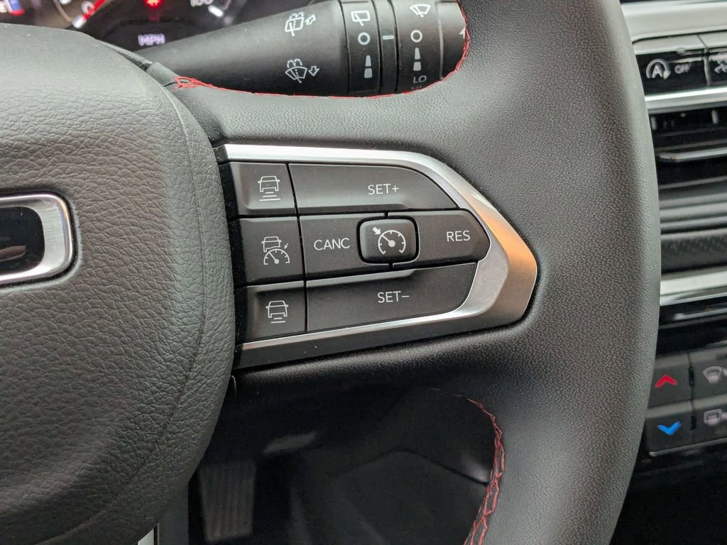 Used 2025 Jeep Compass Trailhawk image 18