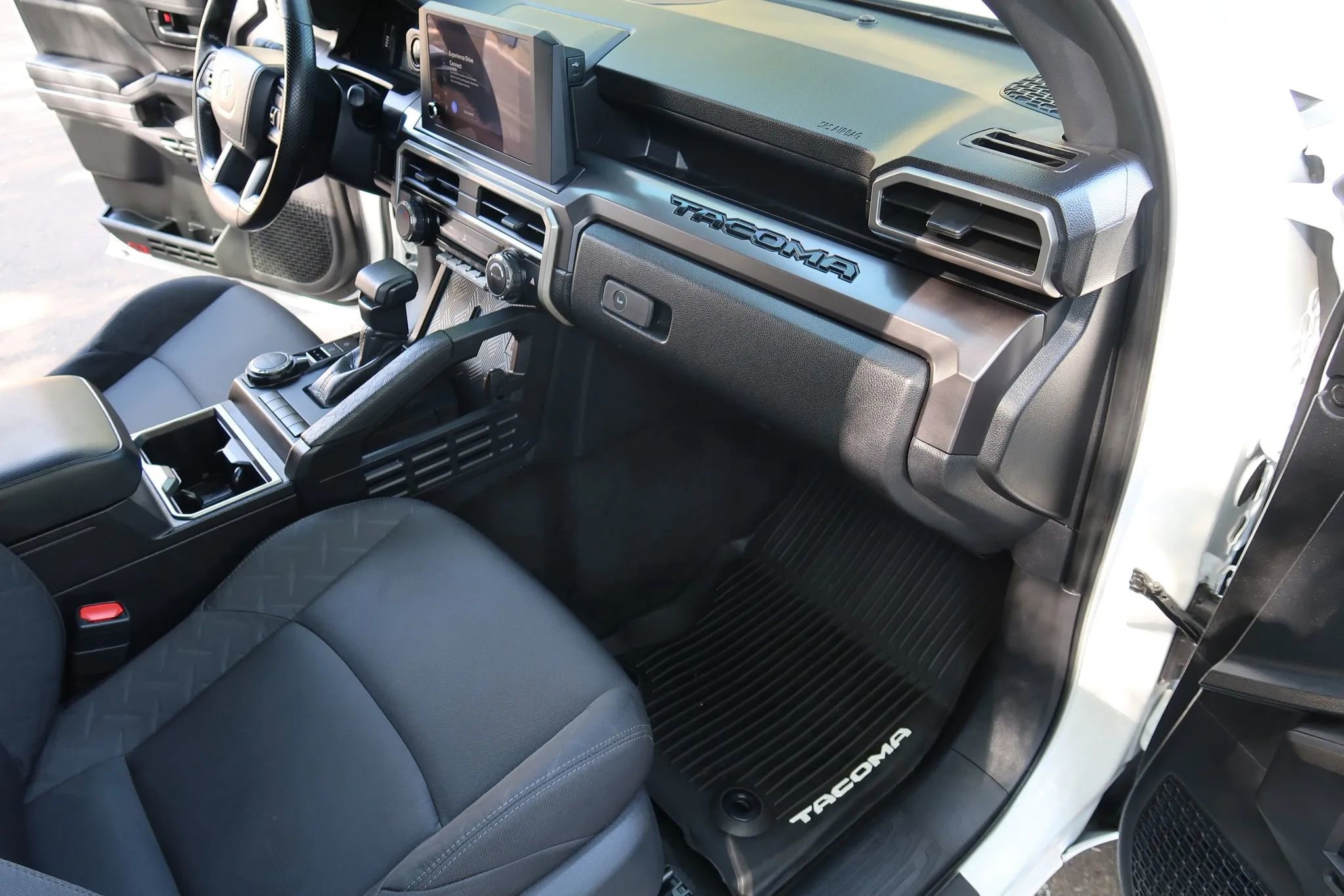 Used 2025 Toyota Tacoma SR5 AWD/4WD image 26