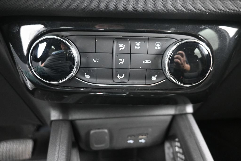Used 2024 Chevrolet TrailBlazer LT w/ LT Cold Weather Package FWD image 20