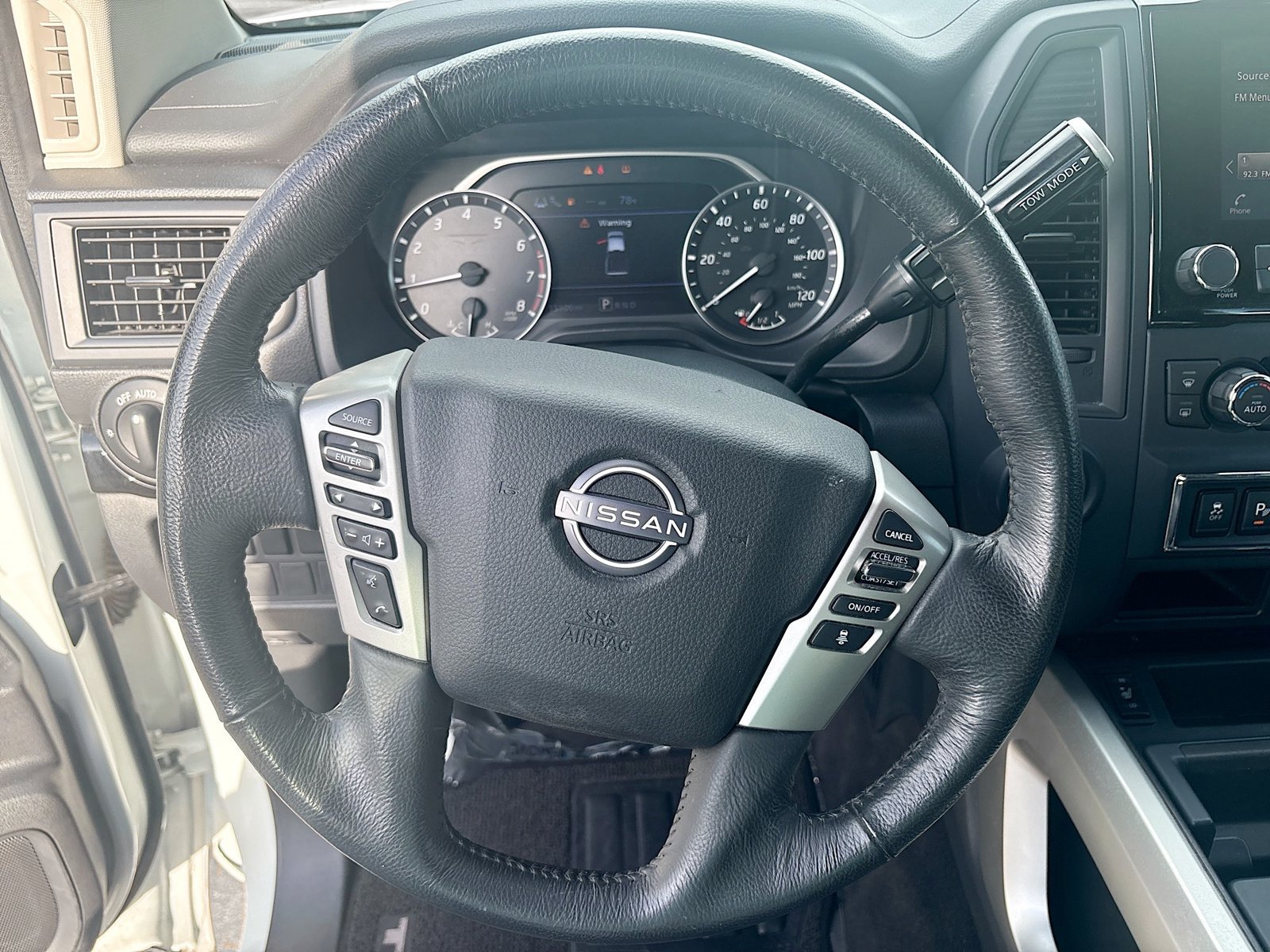 Used 2023 Nissan Titan SV w/ SV Convenience Package RWD image 11
