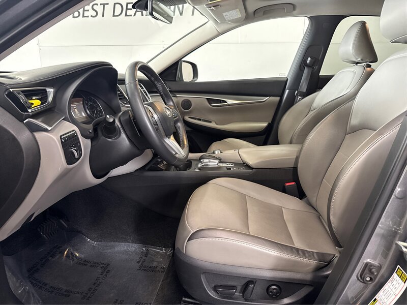 Used 2023 INFINITI QX50 Luxe FWD image 9
